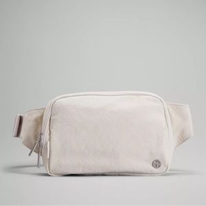 Lululemon Everywhere Belt Bag Large 2L - White Opal